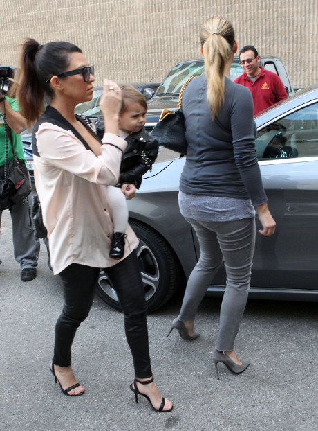 Kourtney and Kim Kardashian with North West and Penelope Attacked by Ruthless Paparazzi Acting like Animals! (VIDEO – PHOTOS)