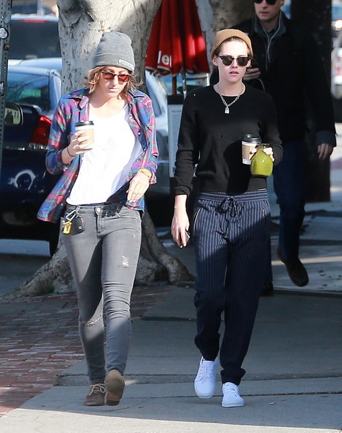 Kristen Stewart Makes Alicia Cargile Oscars Date After Girlfriend PDA At Malibu and Constant Companionship (PHOTOS)