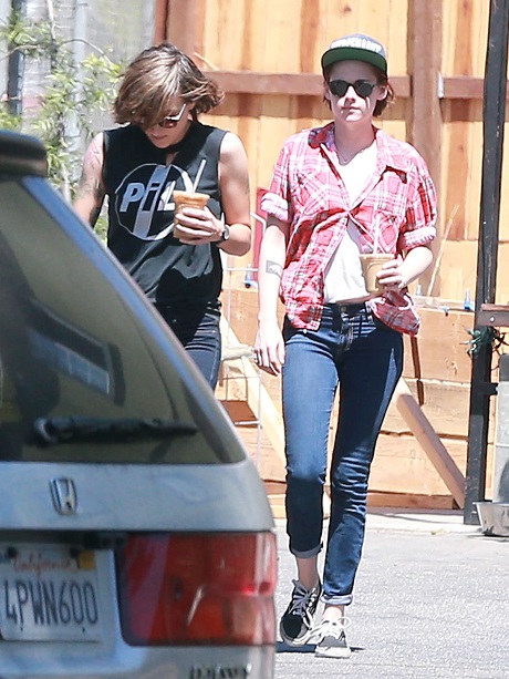Kristen Stewart Jealous Of Robert Pattinson’s New Girlfriend, FKA Twigs, Or Happy With Her Own Girlfriend?