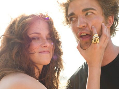 Emma Watson Trying To Steal Robert Pattinson From Kristen Stewart
