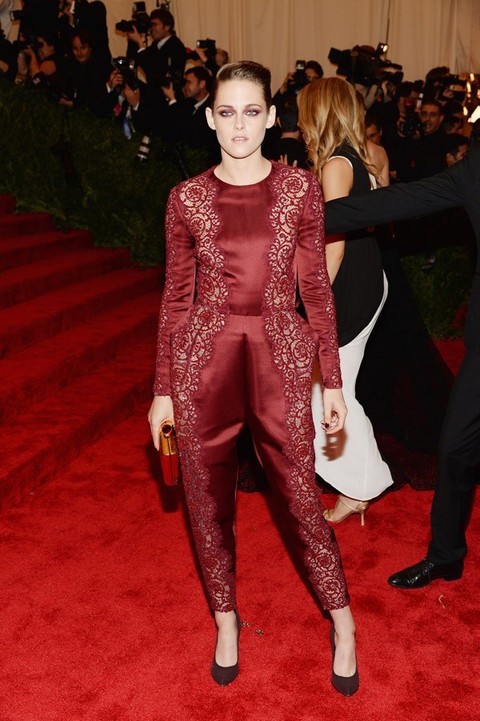 Robert Pattinson Dumps Kristen Stewart For MET Gala – Ashamed To Be Seen With Trampire? (PHOTOS)