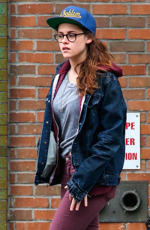 Kristen Stewart Pregnant or Not: Robert Pattinson Loves Her Despite 15 Pound Weight Gain (PHOTOS)