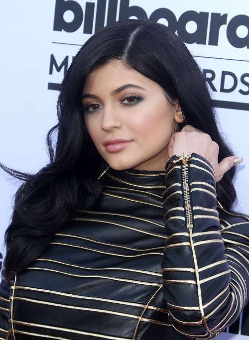 Kylie Jenner Getting Nose Job And Boob Job – KUWTK Teen Adding To Her Fake Lips, Kris Jenner Approving Plastic Surgery?