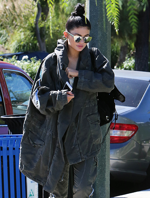Kylie Jenner Admits She’s Hotter Than Old Woman Kim Kardashian: Attributes Success To Relatability – New Social Media Queen!