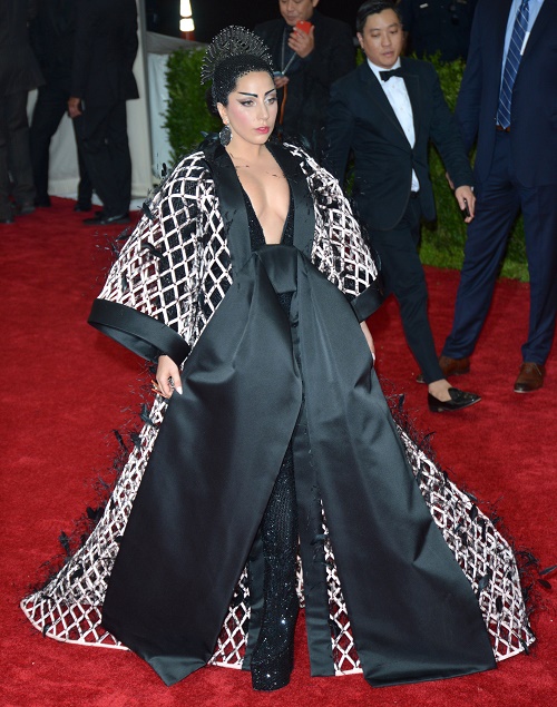 Lady Gaga Pregnant: First Baby With Fiance Taylor Kinney – Spotted In Malibu With Baby Bump
