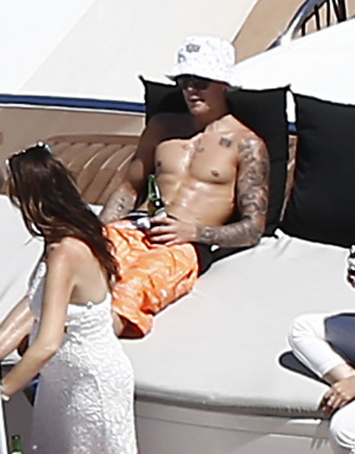 Leonardo DiCaprio Refused To Pose With Justin Bieber At Cannes Party – Thinks Biebs Is “a Little Twit”
