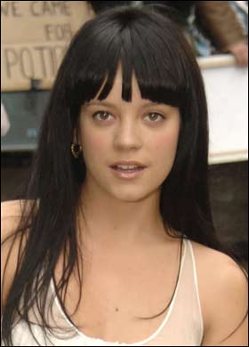 Lily Allen Calls Journalist a C**t on Twitter And Other News