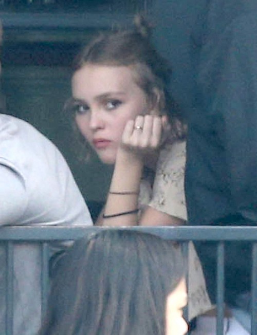 Johnny Depp’s Daughter Lily-Rose Doesn’t Have a ‘Close Bond’ With Amber Heard (PHOTOS)