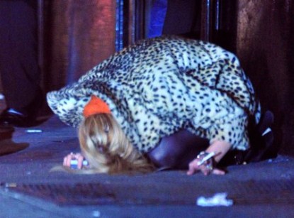 Lindsay Lohan Falls On Her Butt After Leaving NYC Bar!