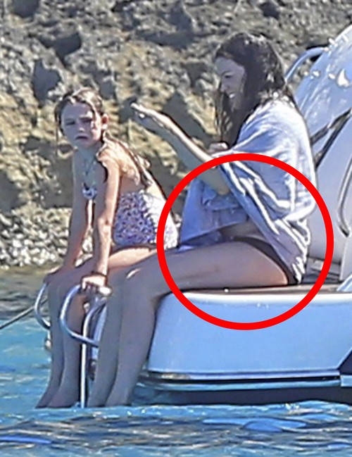 Liv Tyler Pregnant – Baby Bump Desperately Covered From Photographers (PHOTOS)