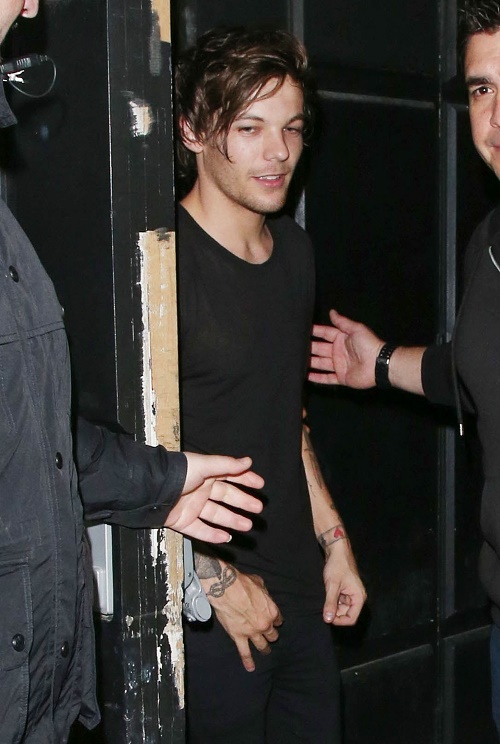 Louis Tomlinson’s Birth Father Troy Austin Blackmails 1D Singer: Threatens To Release Bombshell Secret – Pleads To Meet Baby!