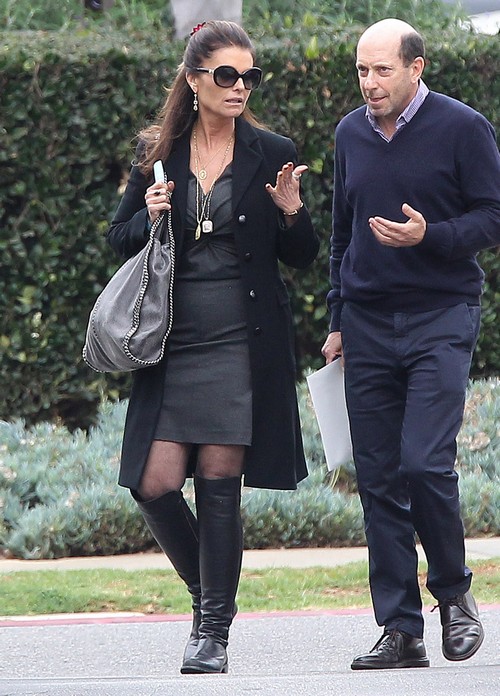 Maria Shriver Spotted With Mystery Man During Lunch In Brentwood – New Boyfriend? (PHOTOS)