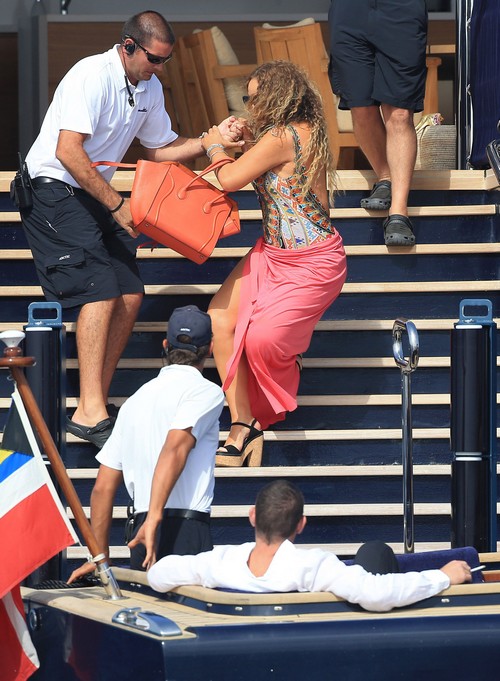 Nick Cannon Furious Mariah Carey and James Packer Vacation With Twins: Doesn’t Want Former Scientologist Around His Kids?
