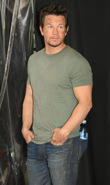 Mark Wahlberg & Donny Wahlberg Journey into World of Reality TV with New Show ‘Wahlburgers’ (Video)