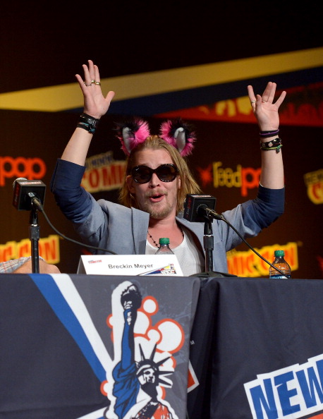 Macaulay Culkin Back On Drugs – Wears Animal Ears at New York Comic-Con (PHOTO)