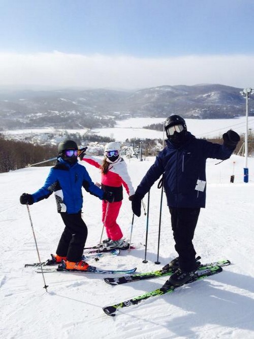 Michael Douglas and Catherine Zeta-Jones New Year’s Ski Vacation Pics: Reunite For Holidays (PHOTOS)