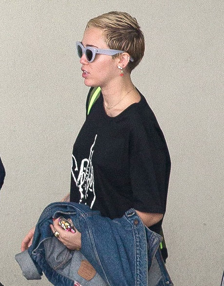 Miley Cyrus Snubs Fans Majorly In New Zealand – Pop Diva Princess Hates Her Followers?