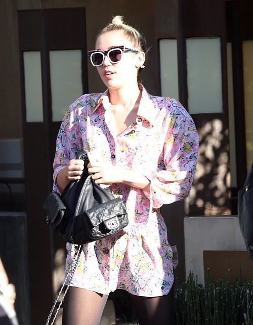 Miley Cyrus Cheats On Girlfriend Stella Maxwell With Former Flame Mike Will Made It – Caught In The Act!