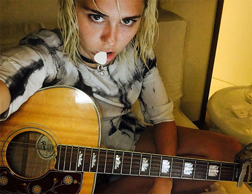 Miley Cyrus Planning Summer 2016 Wedding, Marrying Liam Hemsworth Whether He Wants To Or Not!