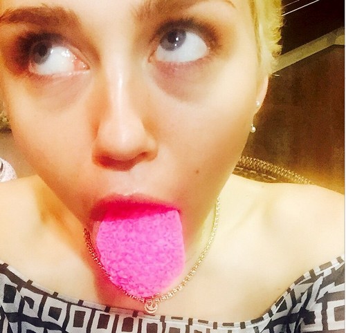 Miley Cyrus Disses Selena Gomez On Twitter: Miley’s Ugly Jealousy?
