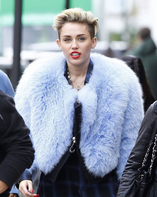 Miley Cyrus Using Desperate New Image In Bid To Keep Liam Hemsworth or To Drive Him Away? (Photos)