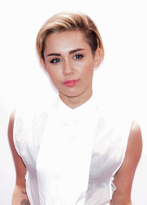 Miley Cyrus Slams Ex-Fiancee Liam Hemsworth – Can’t Forgive Him For Dumping Her