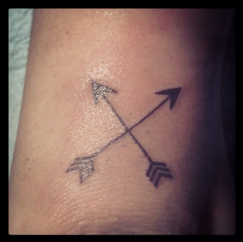 Miley Cyrus New Kat Von D Tattoo: Desperate To Stay Relevant (Photos)