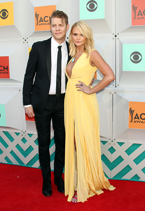 Gwen Stefani Retaliates Against Miranda Lambert’s Emotionally Devastating Performance: Full On PDA With Blake Shelton?