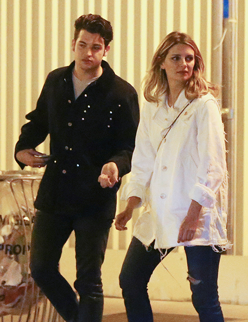Mischa Barton Dating Mystery Man From French Singer Soko’s Friend Group: Twosome Spotted Getting Cozy At Paris Fair? (PHOTOS)