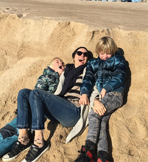 Naomi Watts Shares Hot Romantic Kiss With Actress Sophie Cookson: Completely Over Ex Liev Schreiber!