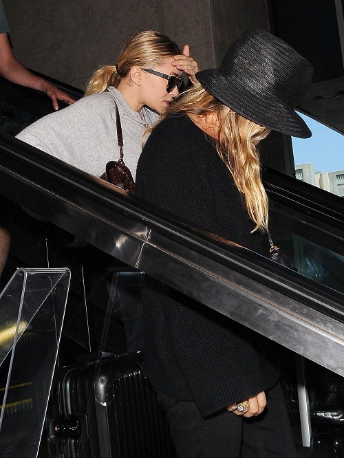 Mary-Kate Olsen And Ashley Olsen Confirmed For ‘Full House’ Netflix Reboot ‘Fuller House’ – Feud With John Stamos Over?
