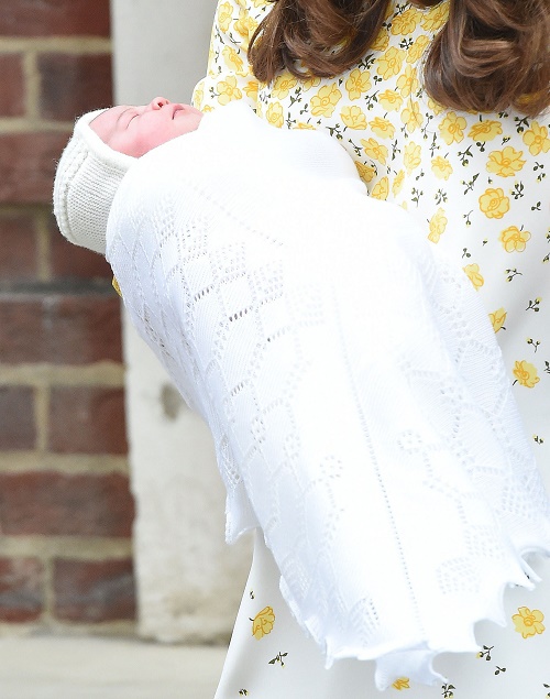 Kate Middlteon, Prince William Escape To Anmer Hall With Princess Charlotte – Royal Family Goes into Hiding For Privacy!