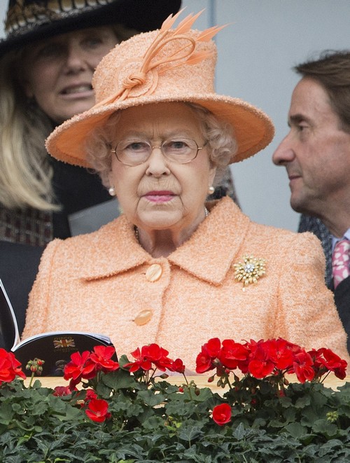 Queen Elizabeth Botox Nightmare: Kate Middleton Appalled – Camilla Parker-Bowles Responsible for Queen’s Agony?