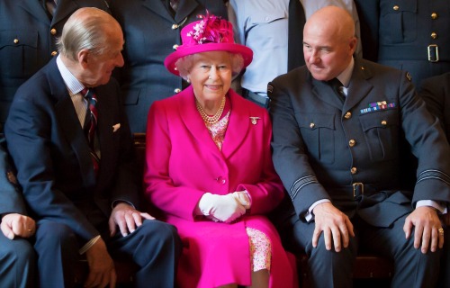 Queen Elizabeth Dismissive Of Thomas Markle Drama: Rolling Her Eyes At Meghan Markle’s Family Feud