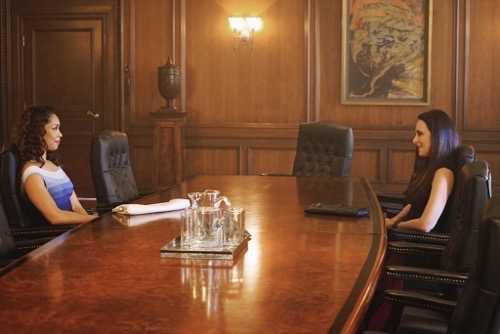 Revenge Recap – Victoria Makes a Strange New Bedfellow: Season 4 Episode 15 “Bait”