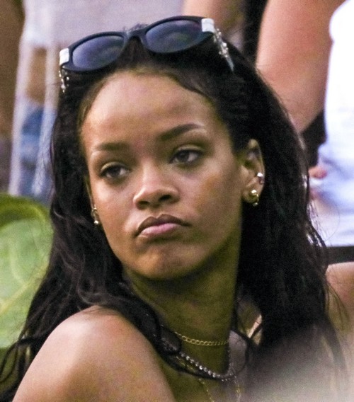 Rihanna and Leonardo DiCaprio Dating: Couple Caught Hooking Up Over Golden Globes Weekend?