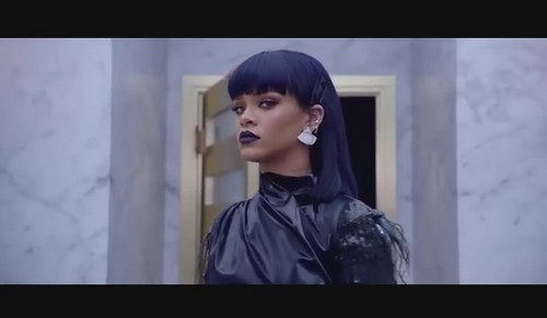 Drake Dating Rihanna: Couple Spotted Kissing On Set Of ‘Work’ Music Video – Getting Back Together?