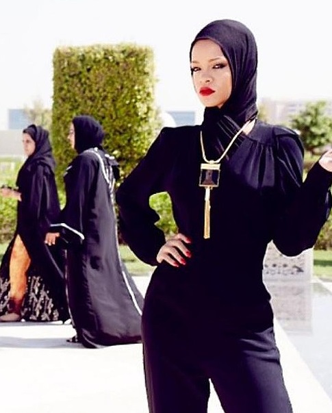Rihanna Thrown Out of Mosque: Dresses Like a Hooker in a Hijab (PHOTO)
