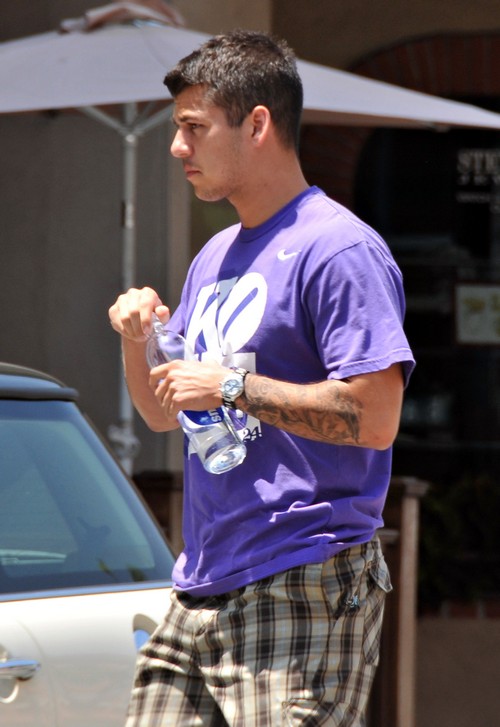 Rob Kardashian Revenge: Boycotts Kylie Jenner’s 18th Birthday – Slams Little Sister Using Instagram