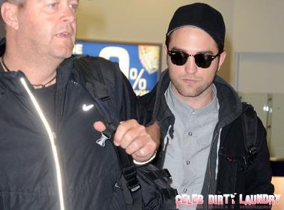 Without Robert Pattinson, Kristen Stewart Smooches Herself At 2012 MTV Movie Awards