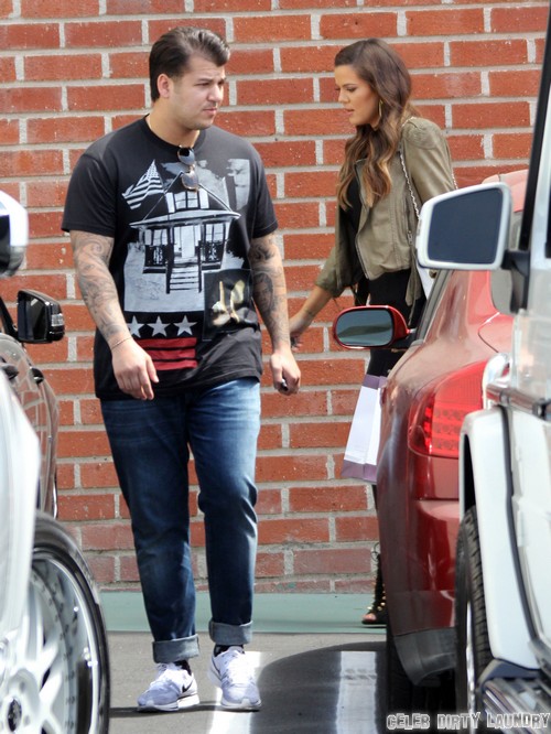 Rob Kardashian Calls Kris Jenner, Kim Kardashian, Khloe and Kourtney A Bunch Of “Dickheads”