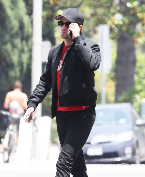 Robert Pattinson Calls Off FKA Twigs Engagement – Report