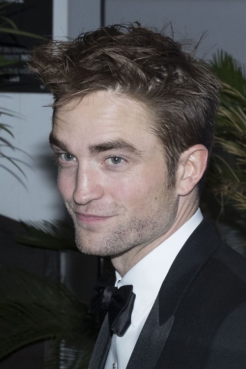 Robert Pattinson Finally Has Successful Movie – Twilight Curse Over?