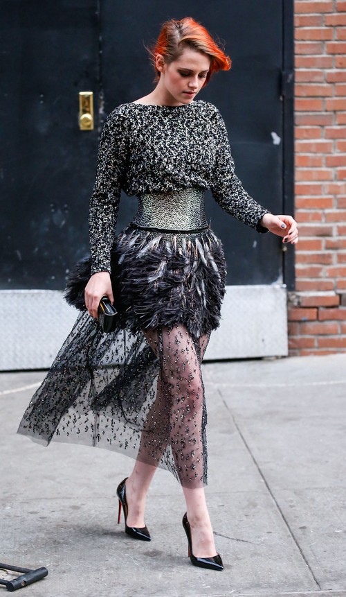 Kristen Stewart Celebrates Robert Pattinson’s 28th Birthday With Gift of Love – Begging For Reunion?