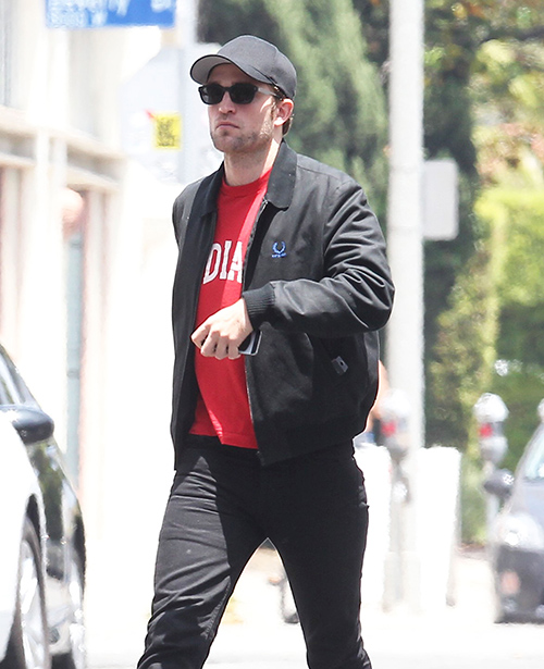 Robert Pattinson Forced to Marry FKA Twigs to Save Relationship?