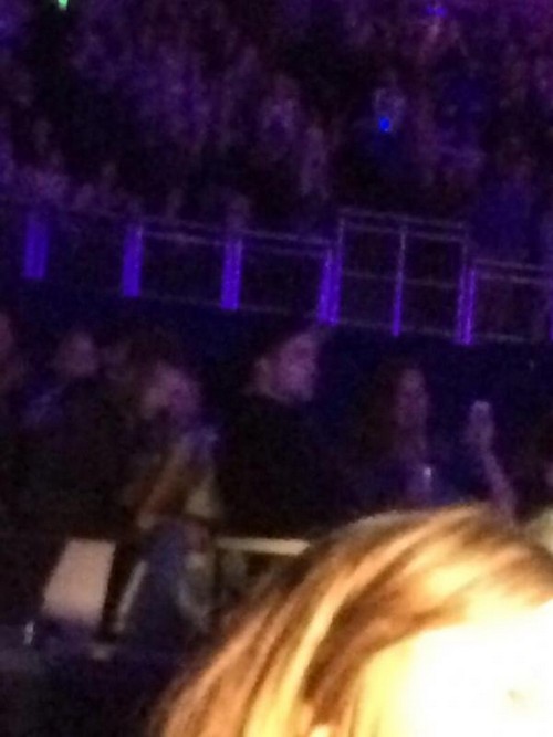 Kristen Stewart Heartbroken as Robert Pattinson Loves New Girlfriend At Katy Perry Concert! (VIDEO-PHOTOS)