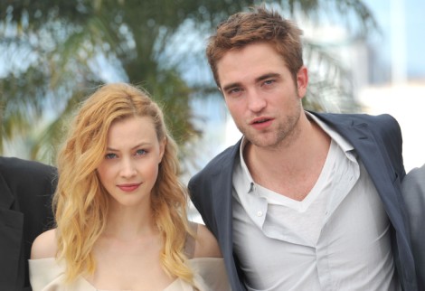 Robert Pattinson And Sarah Gadon Getting Closer On Set, Should Kristen Stewart Be Worried?