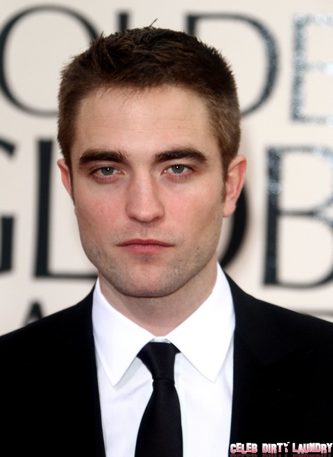 Robert Pattinson Abandons Kristen Stewart For Golden Globe Party With Old Friends (Photos)