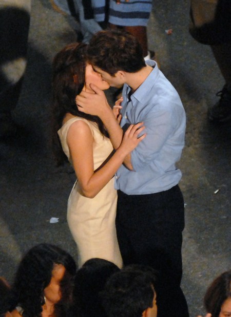 Robert Pattinson Fears Career Ends With Twilight – Wants Lead In “Fifty Shades of Grey”