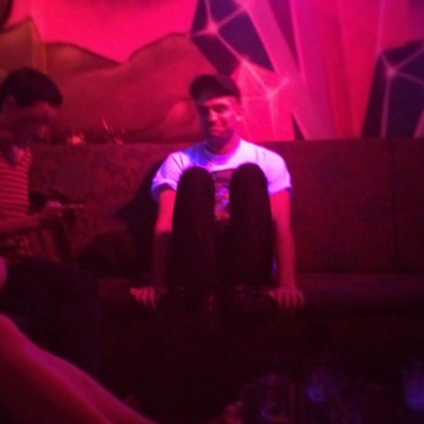Robert Pattinson Parties Without Kristen Stewart –  Caught In Nightclub Surrounded By Hot Models